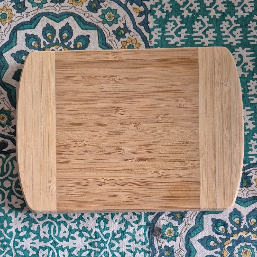Tillamook Coast 5.75x8 Bamboo Cutting Board or Cheese Plate - Picture 2 of 9